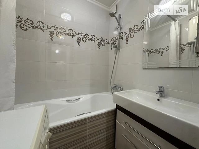 For sale 2-room apartment 55 sq. m. on Lyatoshynskogo St. 28 • ID 34