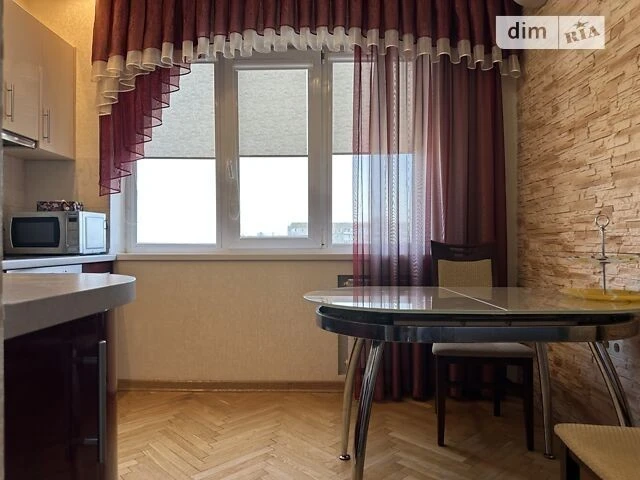 For sale 2-room apartment 55 sq. m. on Lyatoshynskogo St. 28 • ID 34