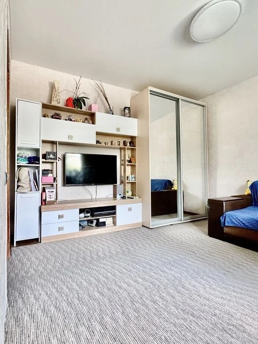 1-room apartment for sale, Pivnichny district, brick, renovated