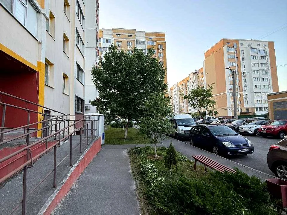 Apartment. Kharkiv, Dragomanova St.