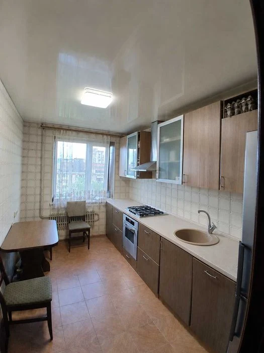 Three-room apartment for sale in the city center | 6/9, 68 sq. m, gas | Evropeys St.