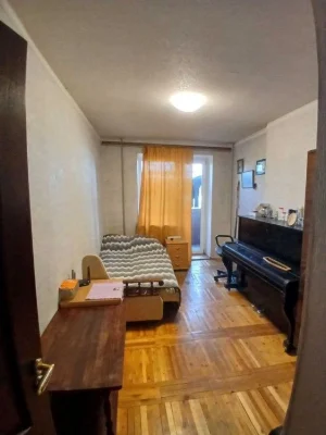 Three-room apartment for sale in the city center | 6/9, 68 sq. m, gas | Evropeys St.