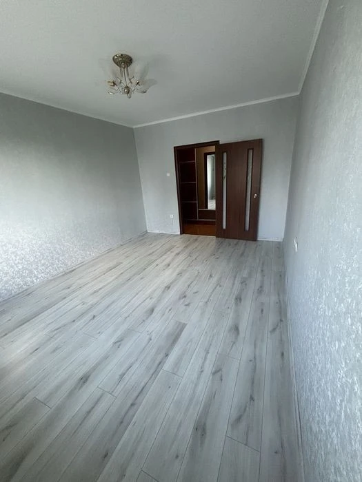 Sale of a 2-room apartment with renovation in Solomyansky district