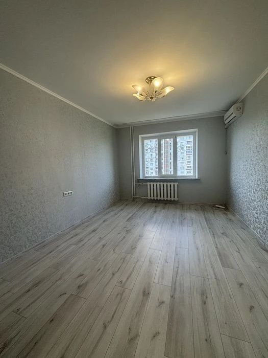 Sale of a 2-room apartment with renovation in Solomyansky district