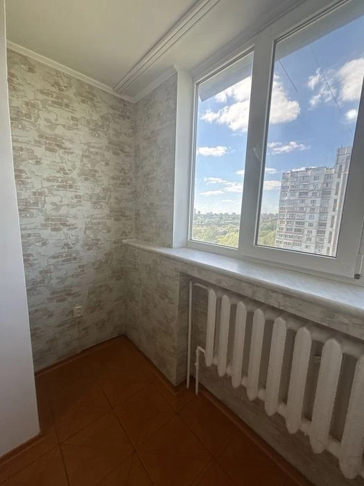 Sale of a 2-room apartment with renovation in Solomyansky district