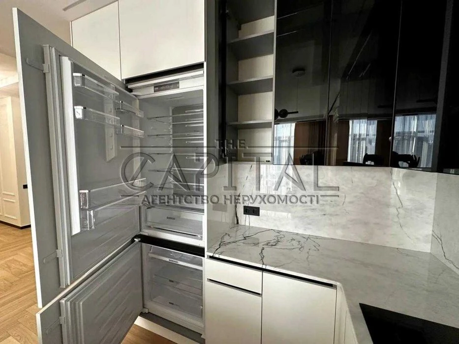 Sale of 3-room apartment in the residential complex Bulvar Fontaniv Pechersk No commission