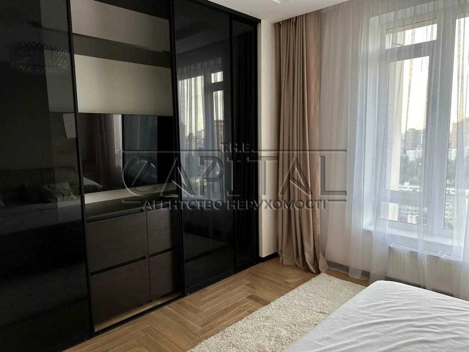 Sale of 3-room apartment in the residential complex Bulvar Fontaniv Pechersk No commission