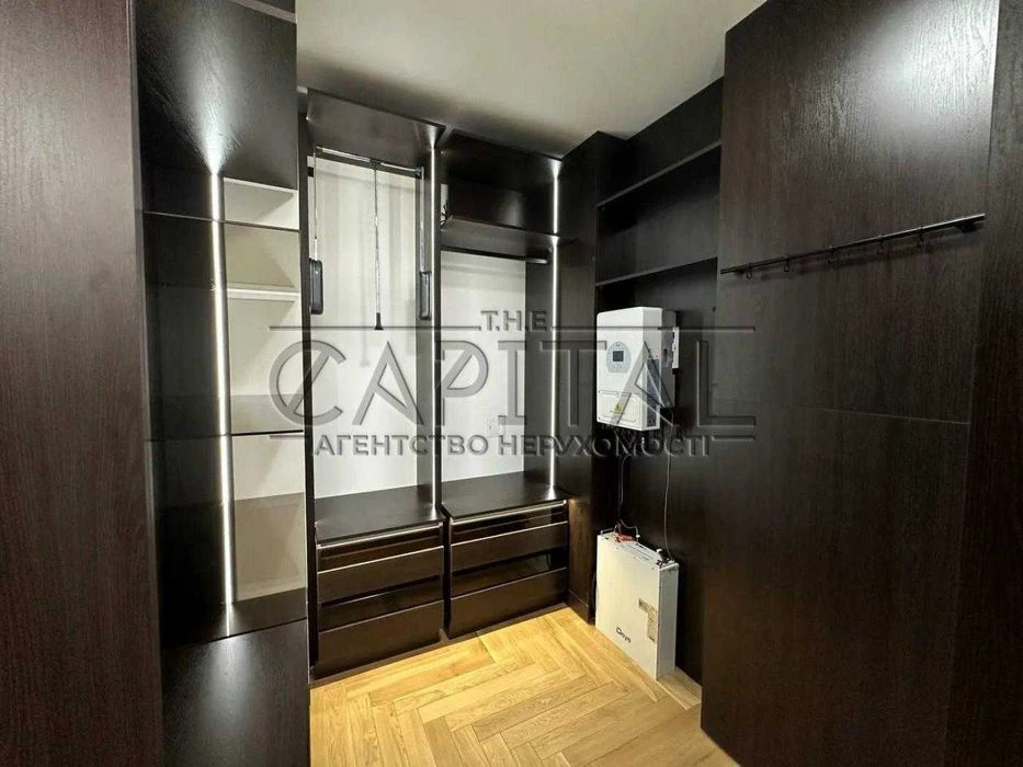 Sale of 3-room apartment in the residential complex Bulvar Fontaniv Pechersk No commission