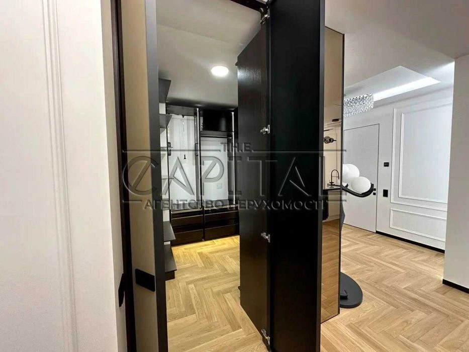 Sale of 3-room apartment in the residential complex Bulvar Fontaniv Pechersk No commission