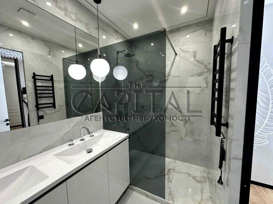Sale of 3-room apartment in the residential complex Bulvar Fontaniv Pechersk No commission