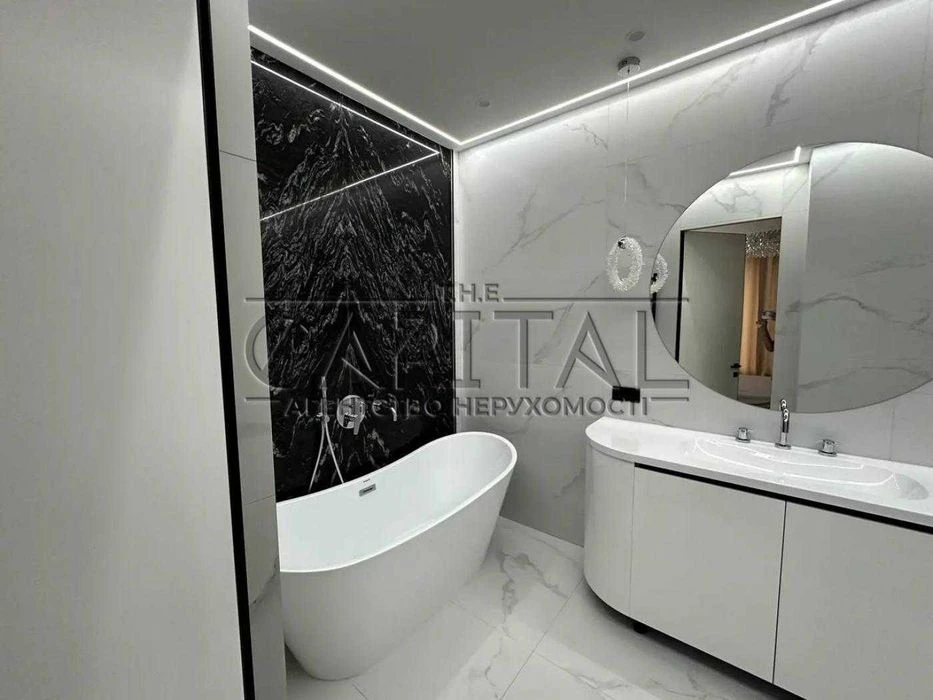 Sale of 3-room apartment in the residential complex Bulvar Fontaniv Pechersk No commission