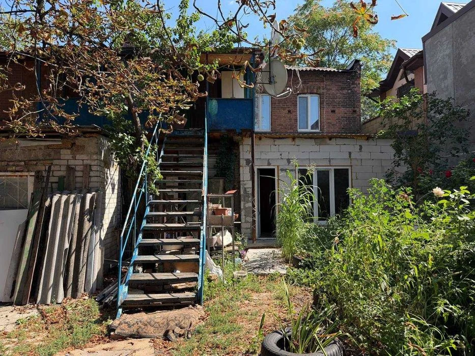 Buy an apartment with a private yard and parking in the center