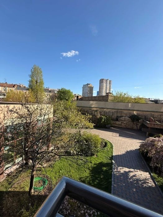 Center, no commission, 4-room residence of the residential complex "Diamant" | Taras St.