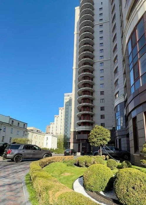 Center, no commission, 4-room residence of the residential complex "Diamant" | Taras St.