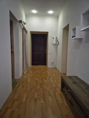 Продам 3-х кімнатну квартиру 82м з високою стелею і автономн