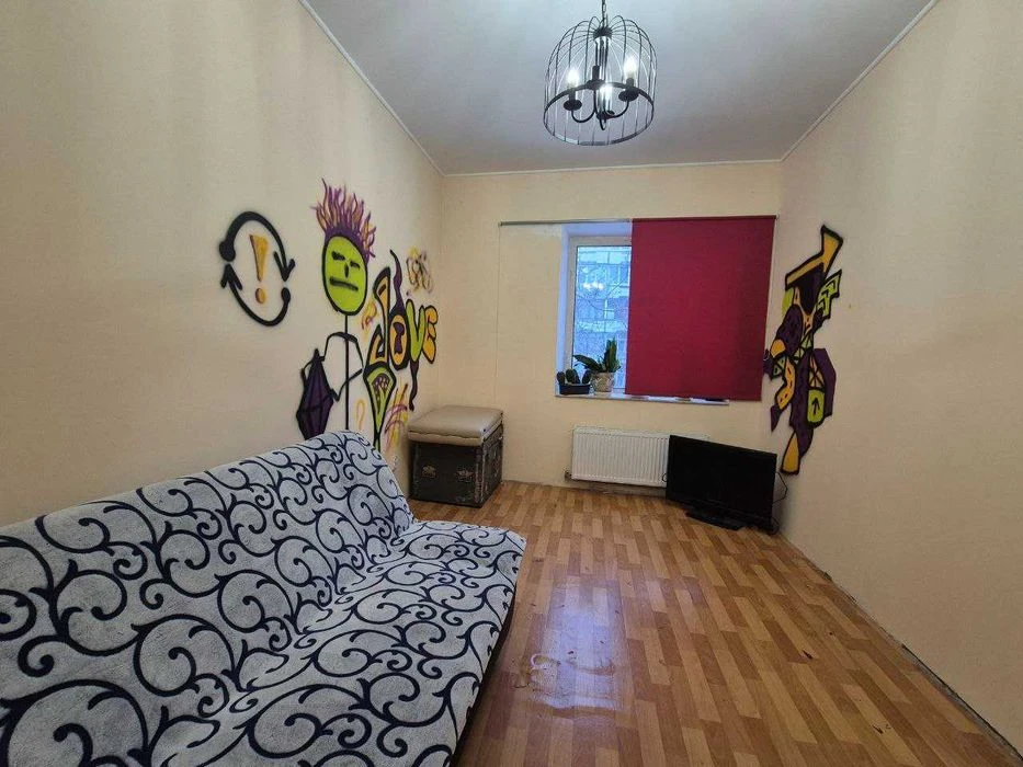 Продам 3-х кімнатну квартиру 82м з високою стелею і автономн