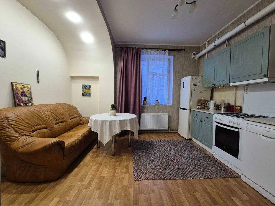 Продам 3-х кімнатну квартиру 82м з високою стелею і автономн