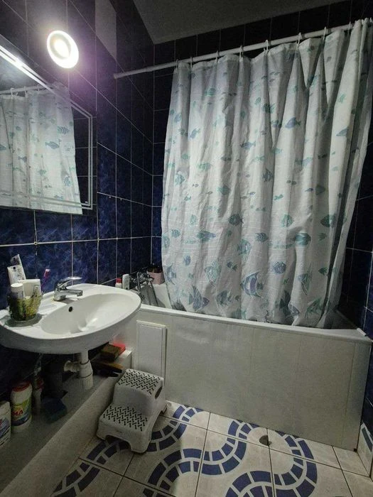 Продам 3-х кімнатну квартиру 82м з високою стелею і автономн