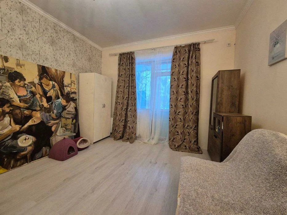 Продам 3-х кімнатну квартиру 82м з високою стелею і автономн