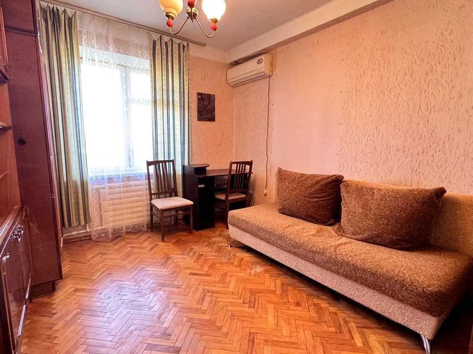 Apartment. Kyiv, Ozerna St.