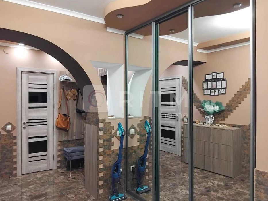 Продаж 3-кімнатної квартири