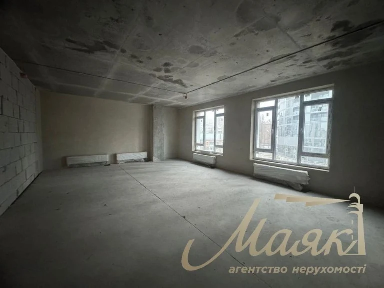 Sale of a 2-room apartment of 64.1 m2 without renovation in the residential complex Bulvar Fontaniv