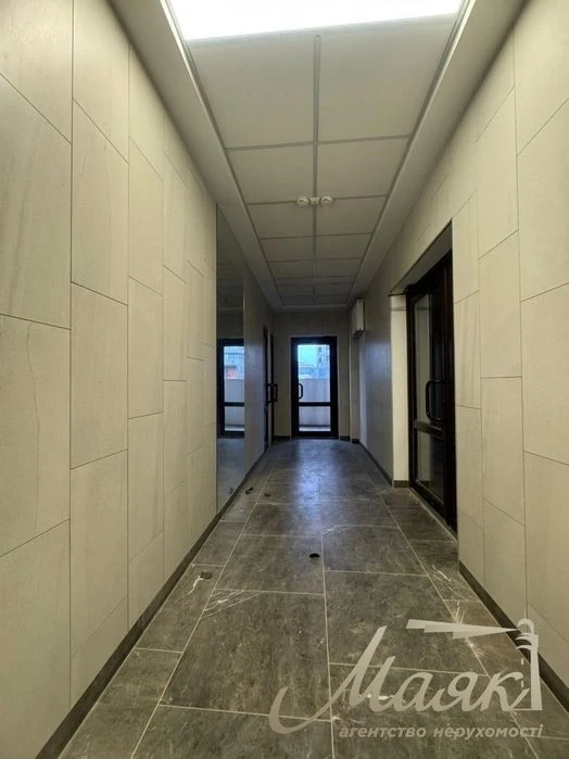 Sale of a 2-room apartment of 64.1 m2 without renovation in the residential complex Bulvar Fontaniv