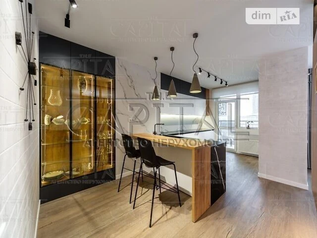 Sale of 4-room apartment 135 sq. m on Mytropolyta Vasylya Lypk St.