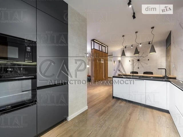 Sale of 4-room apartment 135 sq. m on Mytropolyta Vasylya Lypk St.