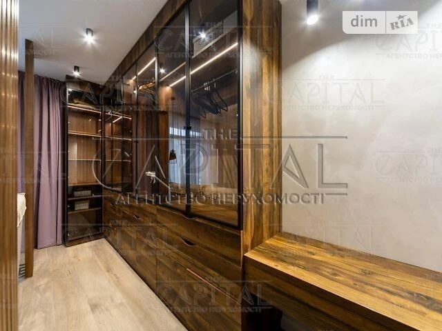 Sale of 4-room apartment 135 sq. m on Mytropolyta Vasylya Lypk St.