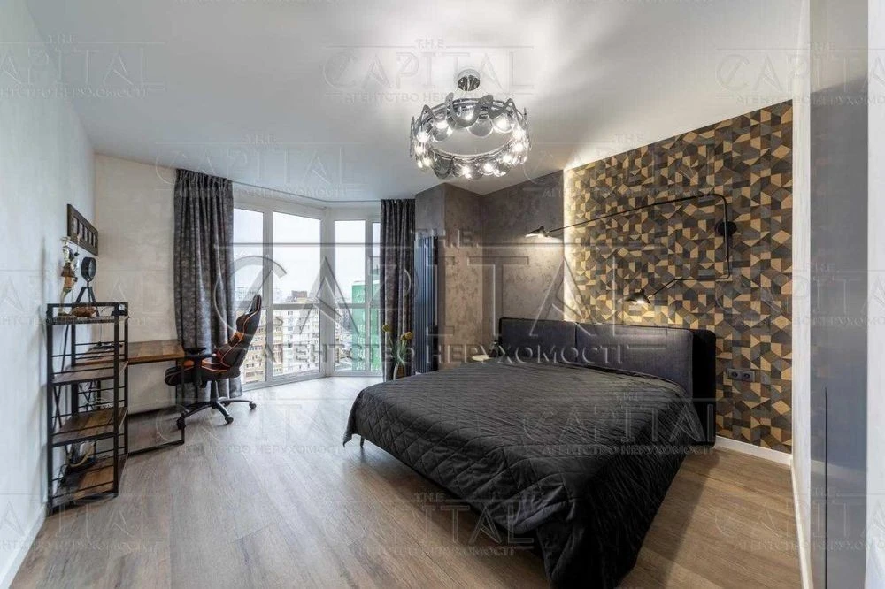 Sale of 4-room apartment 135 sq. m on Mytropolyta Vasylya Lypk St.