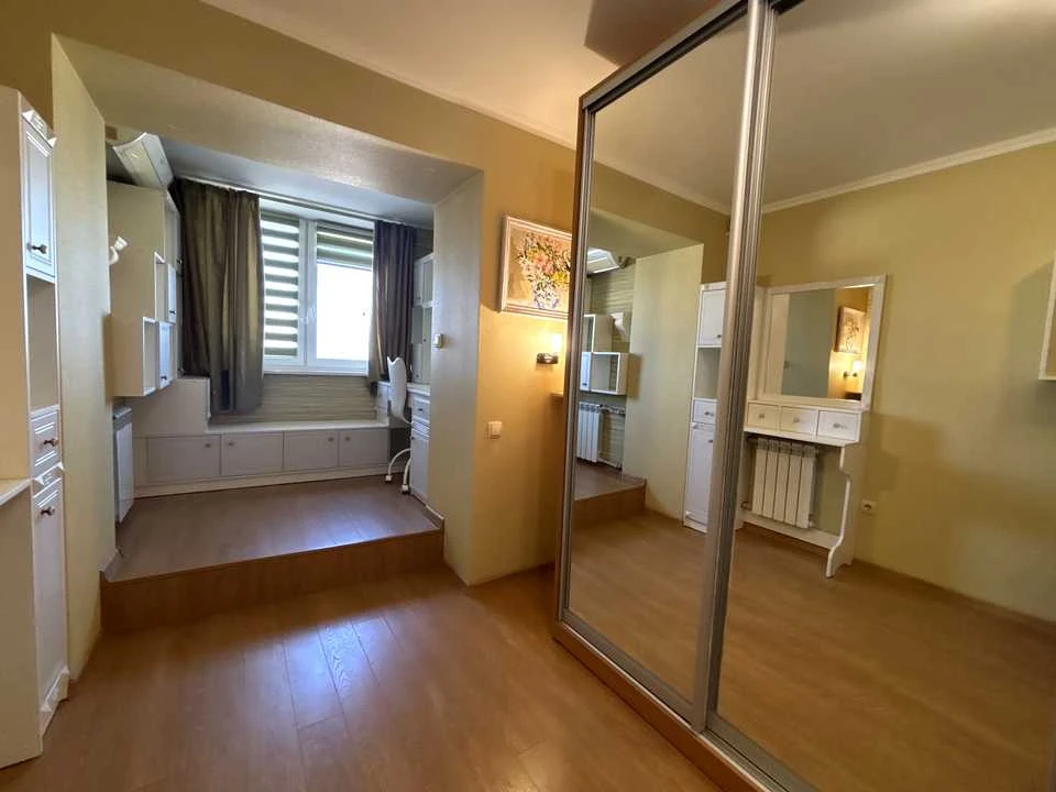 Apartment. Dnipro, Oleksandra Polya Ave. (Kirova)