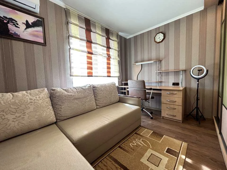 Apartment. Dnipro, Oleksandra Polya Ave. (Kirova)