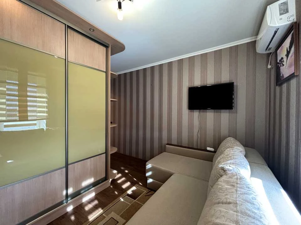 Apartment. Dnipro, Oleksandra Polya Ave. (Kirova)