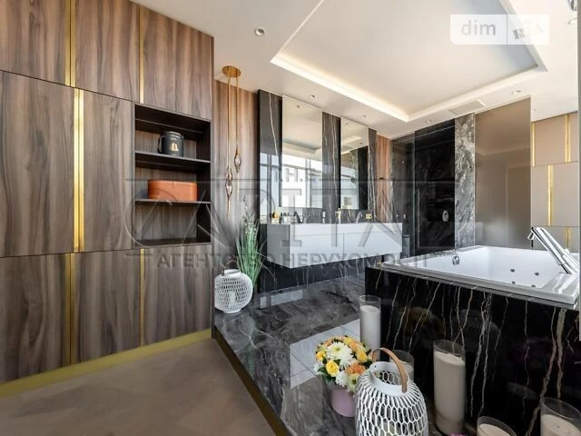 Sale of 4-room apartment 264 sq. m on Lesi Ukrainky Blvd. • ID 3467