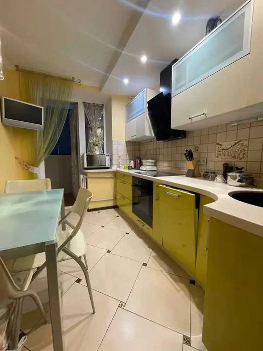 I will sell a spacious 3-room apartment, ZhM Topol 1, Jincharadze Subst