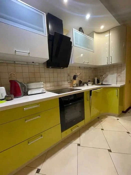 I will sell a spacious 3-room apartment, ZhM Topol 1, Jincharadze Subst