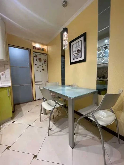 I will sell a spacious 3-room apartment, ZhM Topol 1, Jincharadze Subst