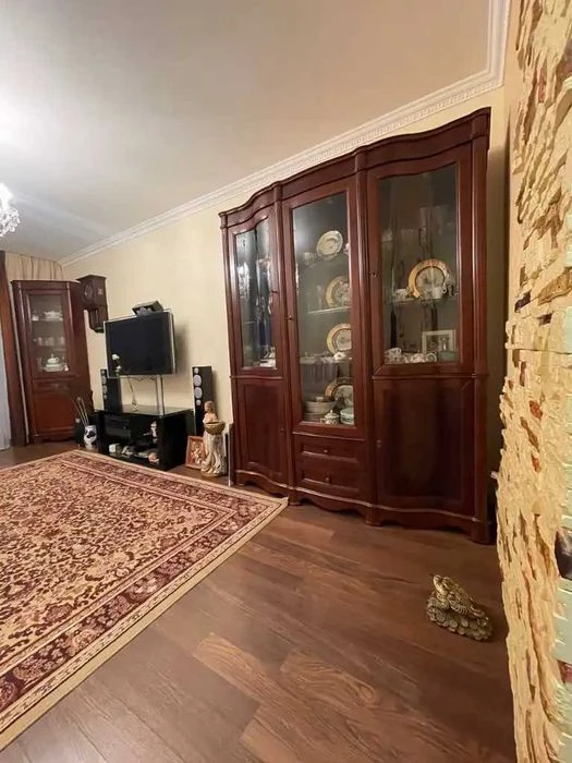 I will sell a spacious 3-room apartment, ZhM Topol 1, Jincharadze Subst
