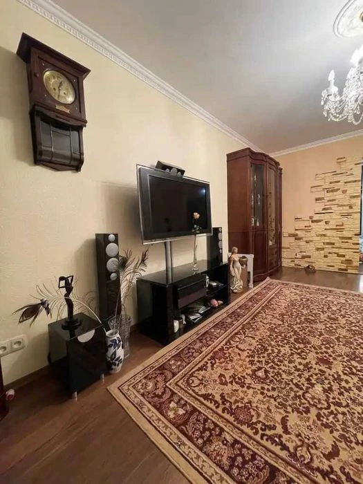 I will sell a spacious 3-room apartment, ZhM Topol 1, Jincharadze Subst