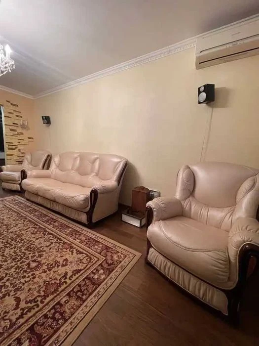 I will sell a spacious 3-room apartment, ZhM Topol 1, Jincharadze Subst