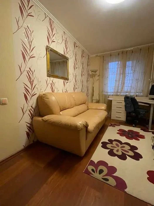 I will sell a spacious 3-room apartment, ZhM Topol 1, Jincharadze Subst