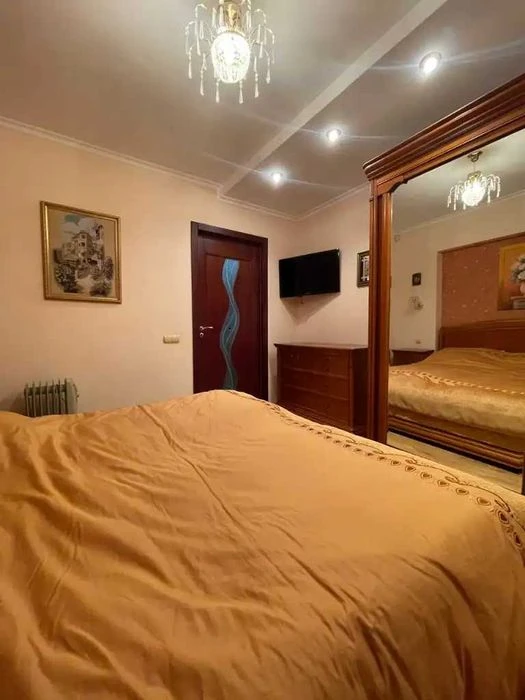 I will sell a spacious 3-room apartment, ZhM Topol 1, Jincharadze Subst