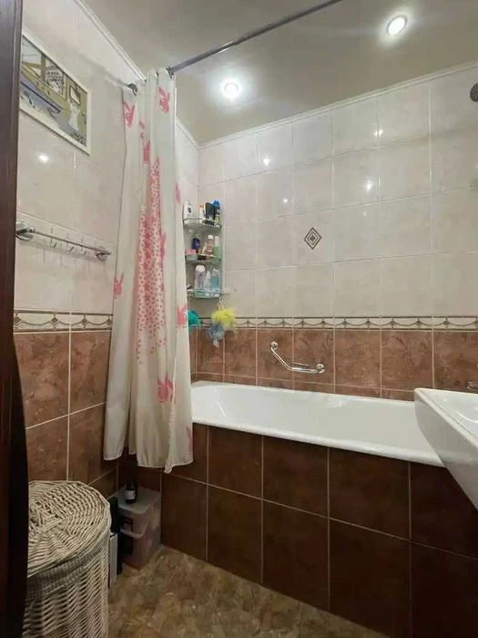 I will sell a spacious 3-room apartment, ZhM Topol 1, Jincharadze Subst