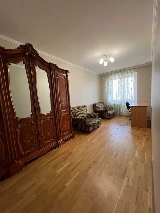 I will sell a spacious 3-room apartment on Heroev P. Avenue