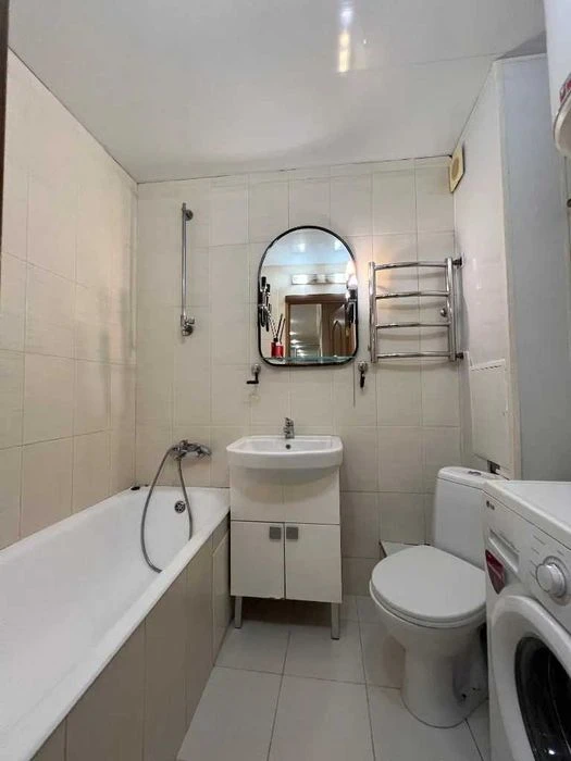 I will sell a spacious 3-room apartment on Heroev P. Avenue