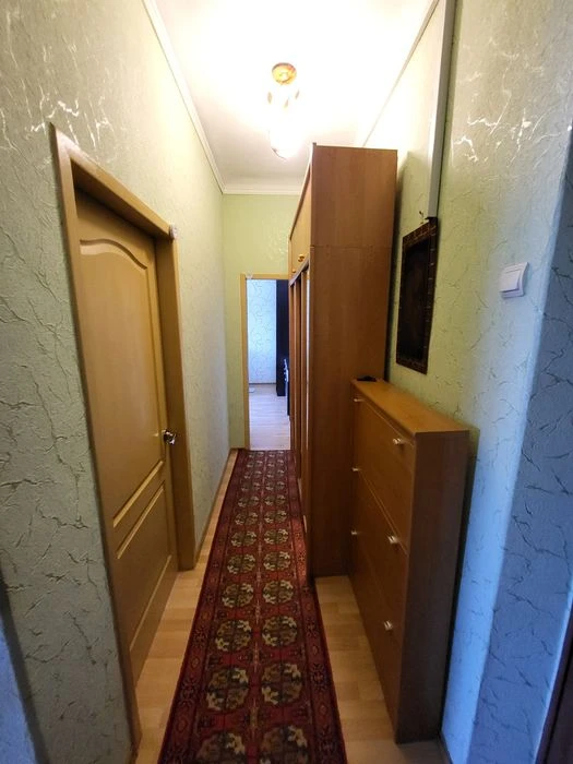 Продам квартиру на вул. Яскравій