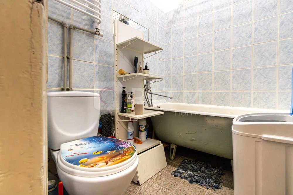 Продаж 2-кімнатної квартири в центральній частині міста.