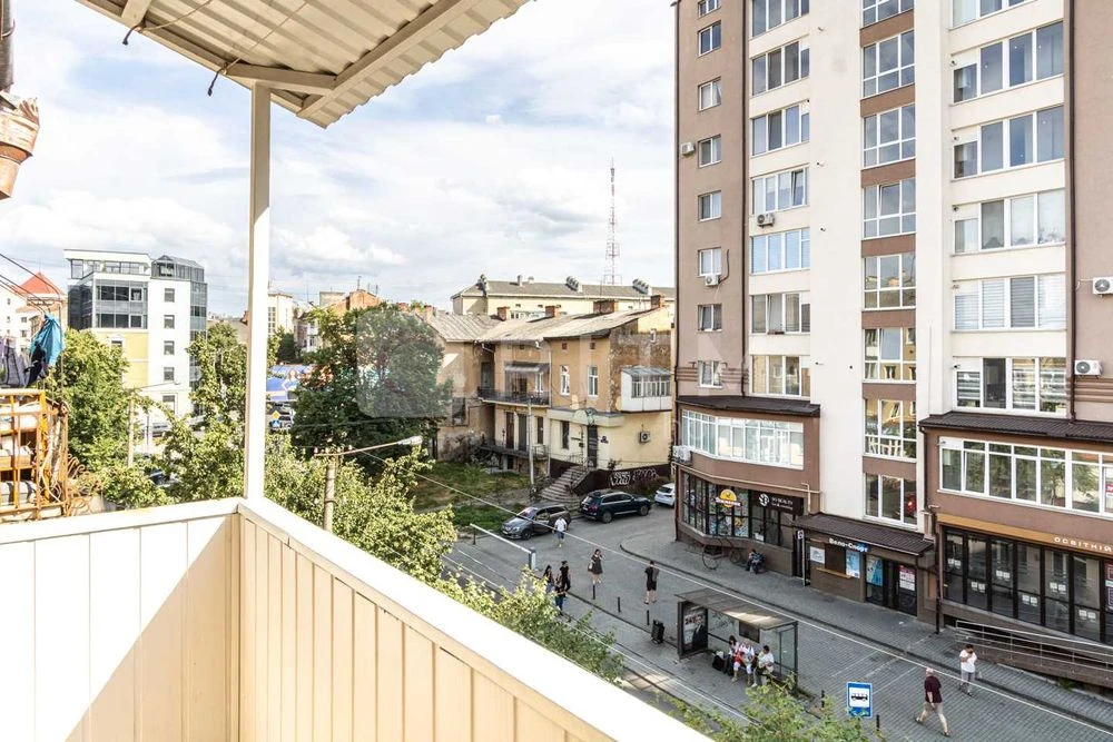 Продаж 2-кімнатної квартири в центральній частині міста.