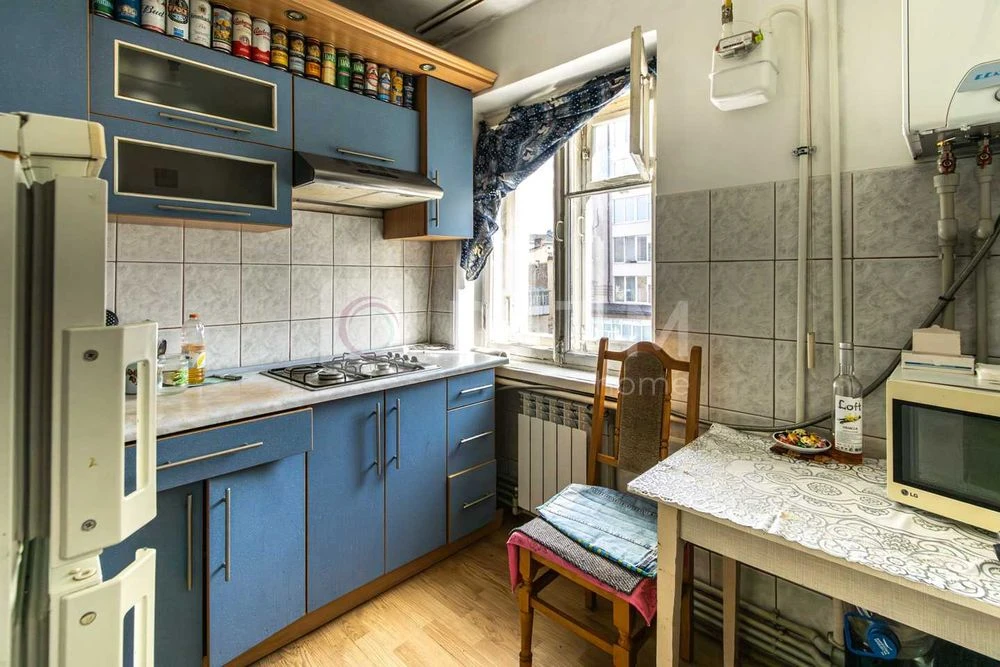 Продаж 2-кімнатної квартири в центральній частині міста.
